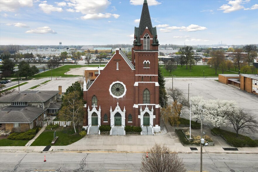 More Photos Of 1120 N Grant St, Bay City Religious Facility For Sale