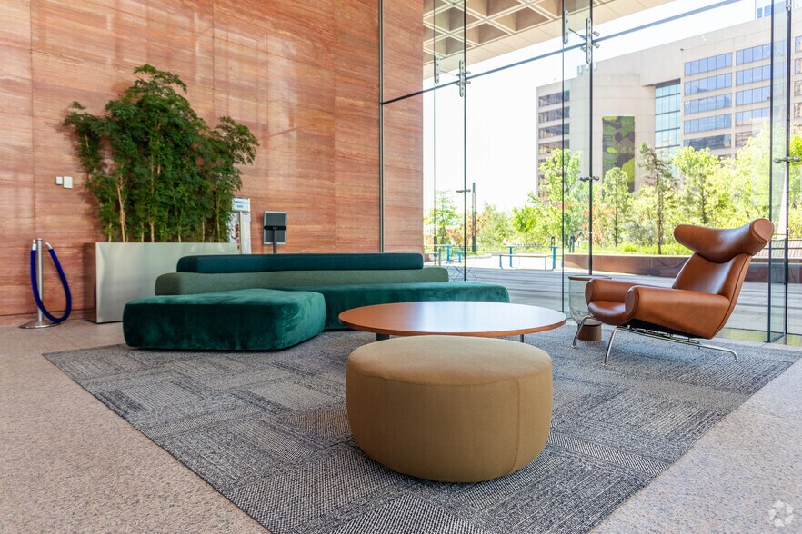 More Photos Of 100 Light St, Baltimore Office For Lease