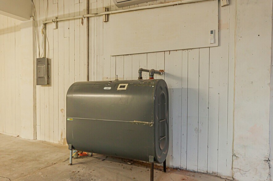 More Photos Of 151 Brock St N, Whitby Warehouse For Lease
