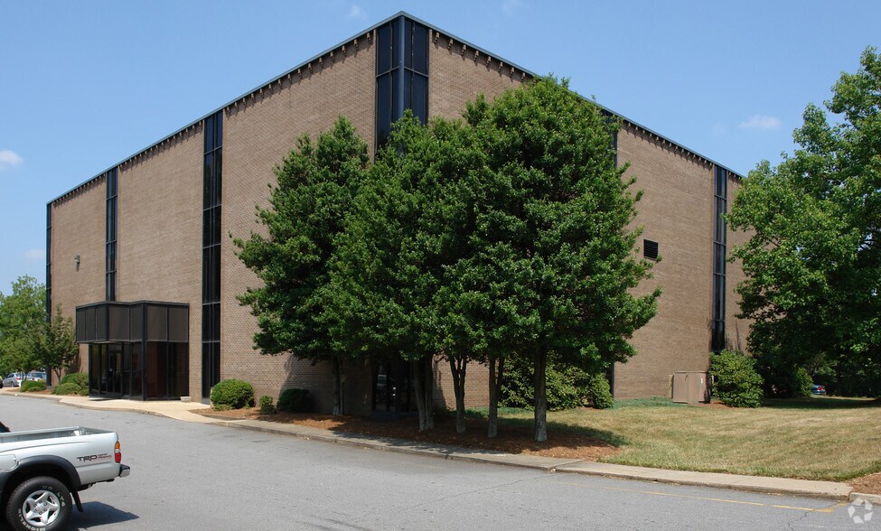 More Photos Of 79 Woodfin Pl, Asheville Office For Lease