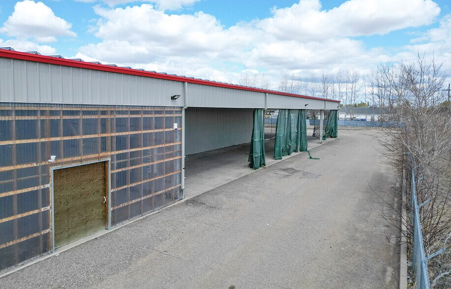 More Photos Of 1545 18th St N, Brandon Showroom For Lease