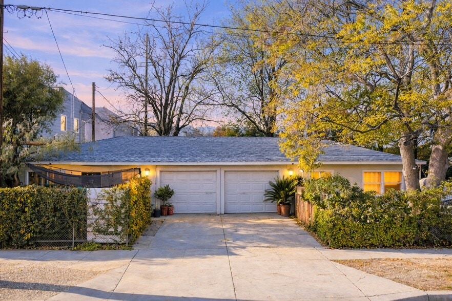 More Photos Of 24513 Walnut St, Santa Clarita Apartments For Sale