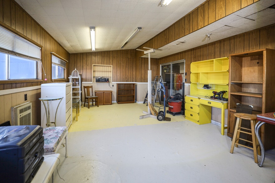 More Photos Of 411 S Jefferson St, Aberdeen Industrial For Sale