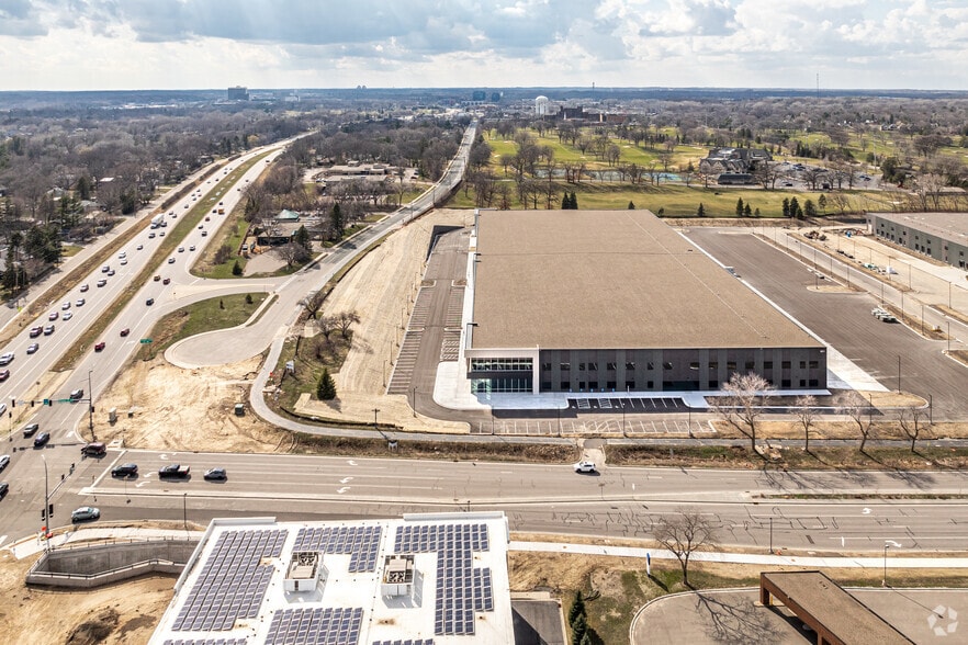 More Photos Of 651 Douglas Dr N, Golden Valley Warehouse For Lease