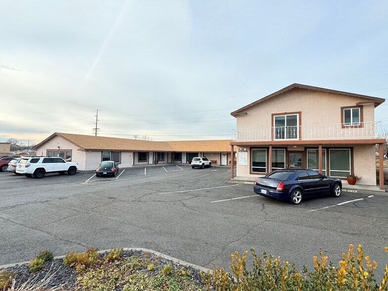 More Photos Of 8514 W Gage Blvd, Kennewick Storefront Retail Office For Sale