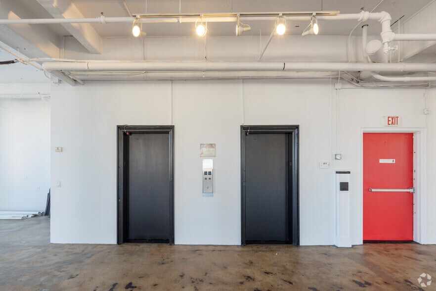 More Photos Of 121 Varick St, New York Loft Creative Space For Lease