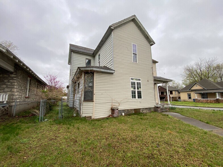 More Photos Of 2114 S Joplin Ave, Joplin Multifamily For Sale