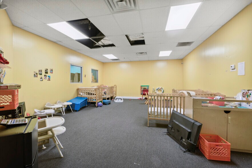 More Photos Of 1710 W Passyunk Ave, Philadelphia Flex For Lease