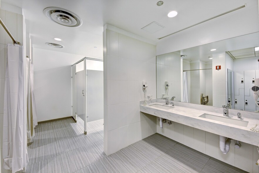 More Photos Of 20 N Clark St, Chicago Office For Lease