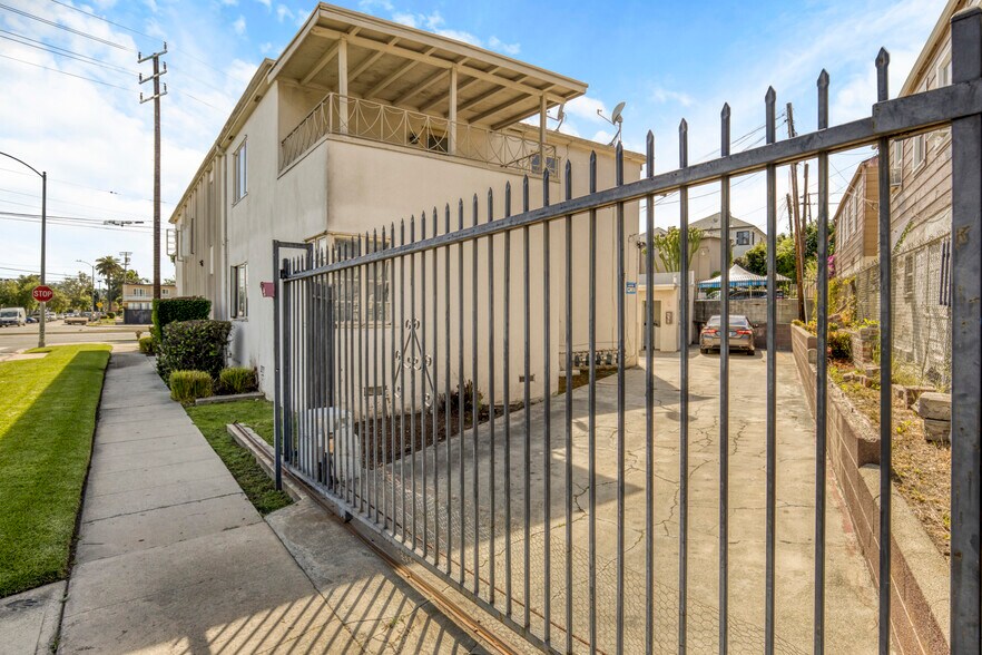 More Photos Of 1655 Carmona Ave, Los Angeles Multifamily For Sale