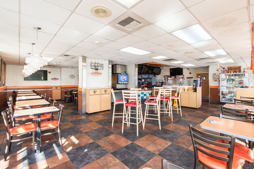 More Photos Of 501 Main St, Saint Helena Fast Food For Sale