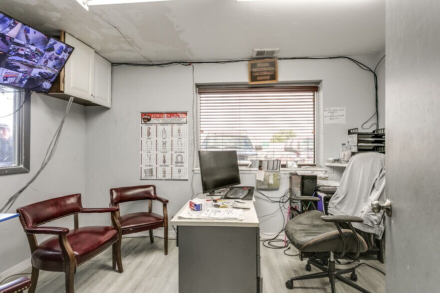 More Photos Of 400 N Macarthur Blvd, Oklahoma City Warehouse For Sale