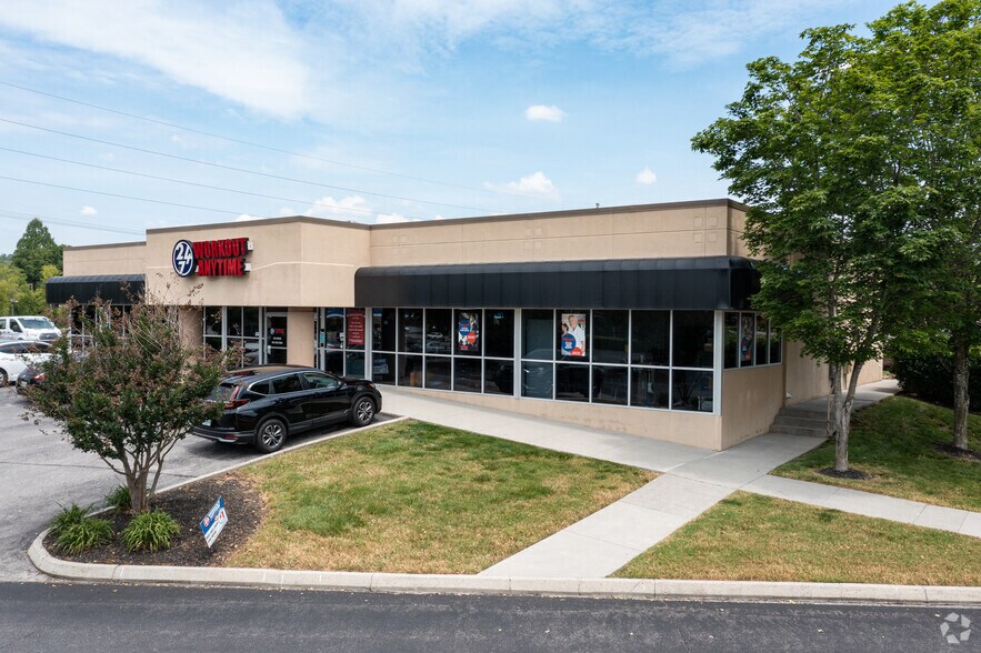 More Photos Of 1133A-1135 Oak Ridge Tpke, Oak Ridge Freestanding For Lease