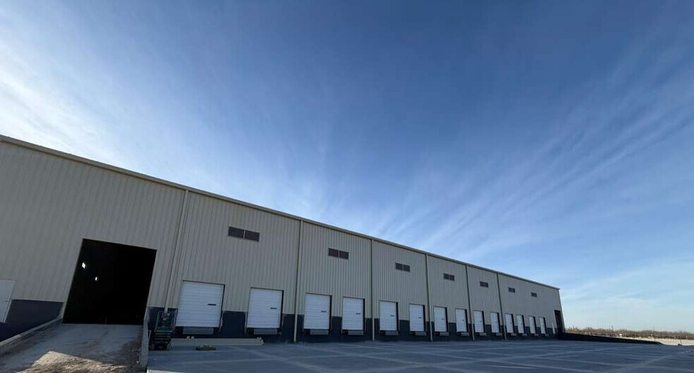 More Photos Of 1018 Dolores Blvd, Laredo Warehouse For Lease