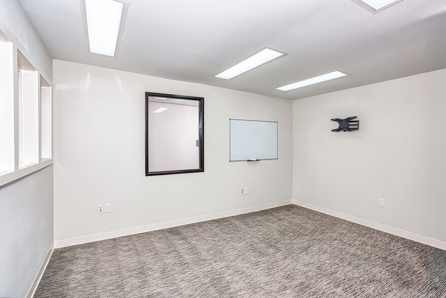 More Photos Of 2400-2418 E Burnside St, Portland Storefront Retail Office For Lease