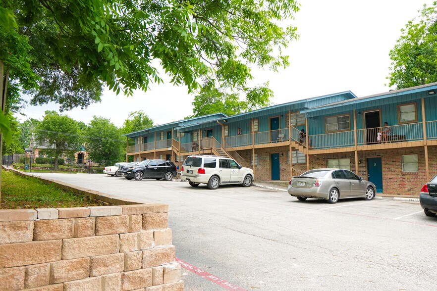 More Photos Of 911 University Ave, Huntsville Apartments For Sale