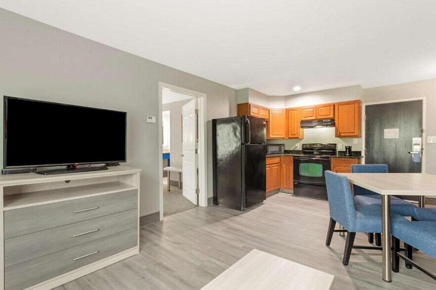 More Photos Of 107 Interstate Dr NW, Cleveland Hotel For Sale