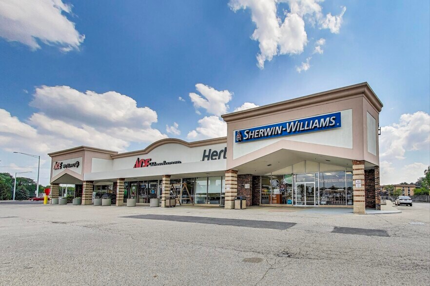 More Photos Of 675 W Golf Rd, Hoffman Estates Storefront For Lease