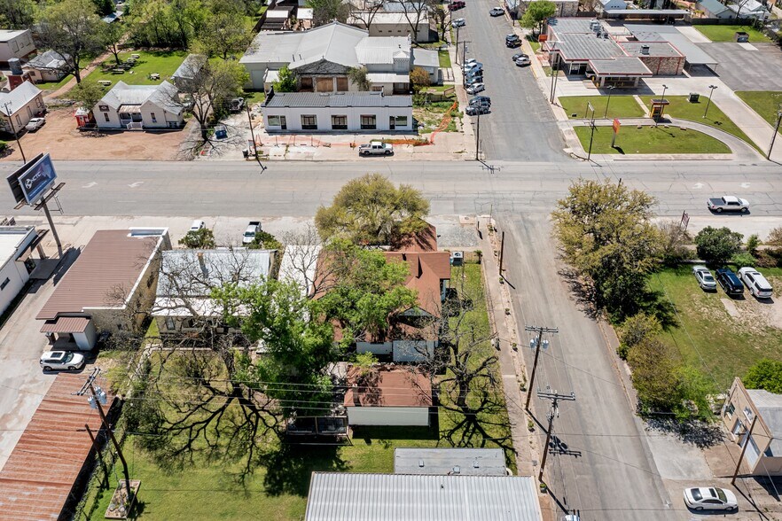 More Photos Of 702 Front St, Comfort Freestanding For Sale