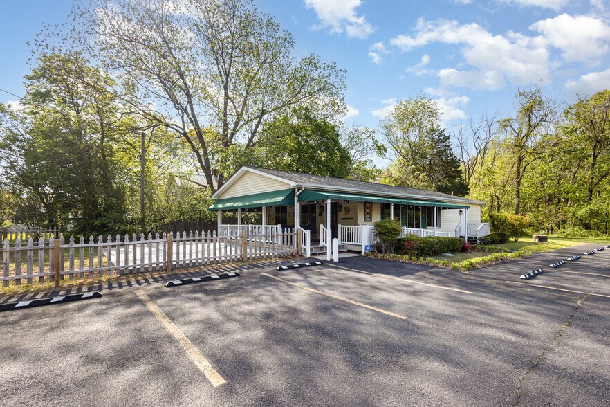 More Photos Of 15220 Kings Hwy, Montross Restaurant For Sale