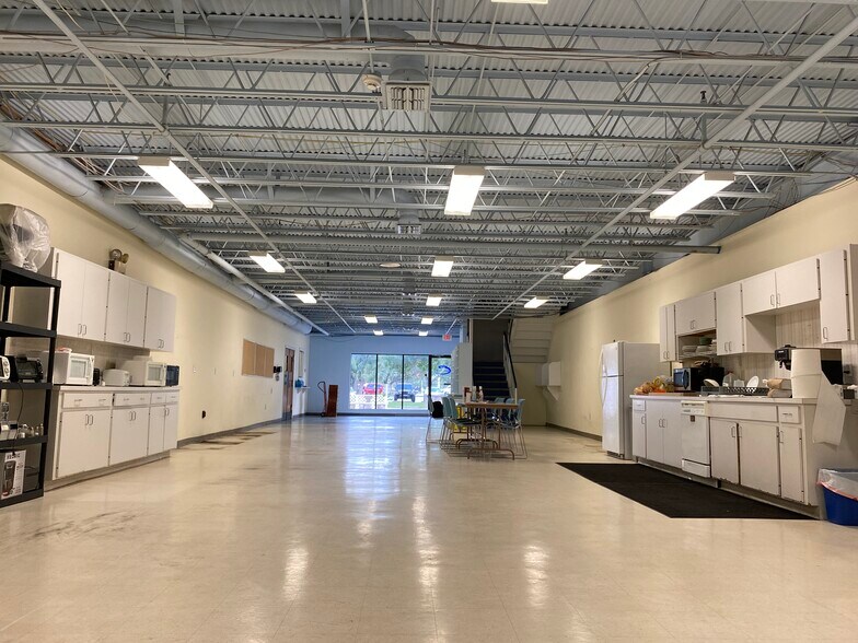 More Photos Of 4514 19th Street Ct E, Bradenton Manufacturing For Sale