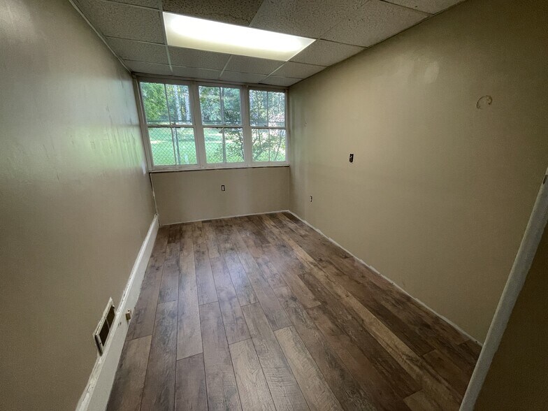 More Photos Of 312 W Main St, Waverly Freestanding For Sale