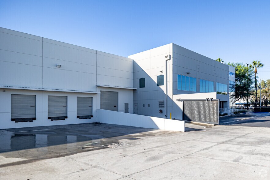 More Photos Of 1160-1180 N Anaheim Blvd, Anaheim Distribution For Lease