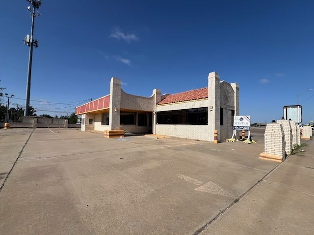 More Photos Of 811 50th St, Lubbock Restaurant For Lease