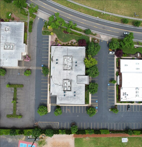 More Photos Of 2892 Crescent Ave, Eugene Office For Lease