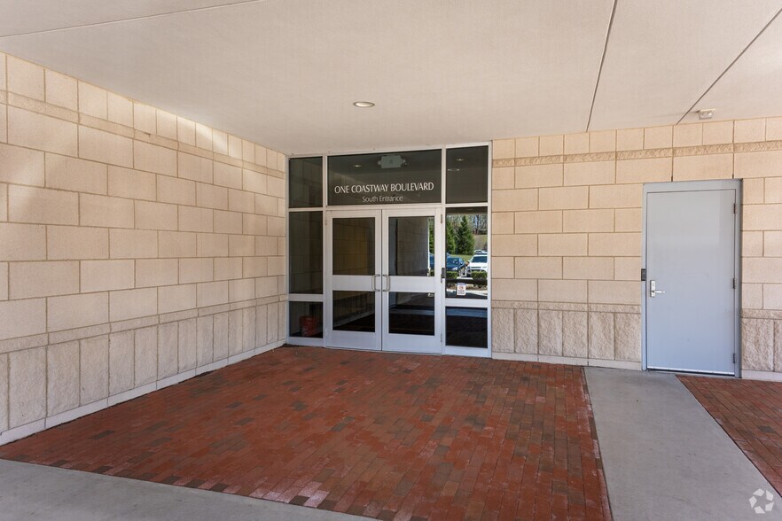 More Photos Of 1 Coastway Blvd, Warwick Office For Lease