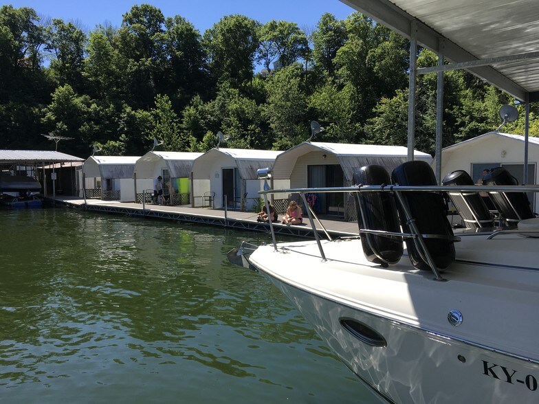 More Photos Of 136 S Homestead Ln, Lancaster Marina For Sale