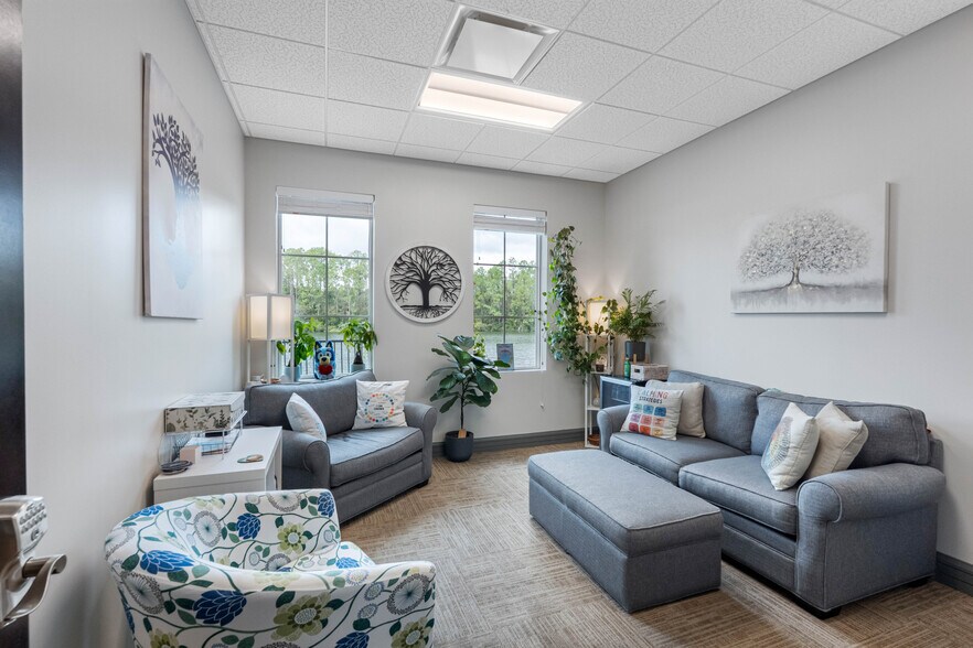 More Photos Of 5331 Primrose Lake Cir, Tampa Office For Sale