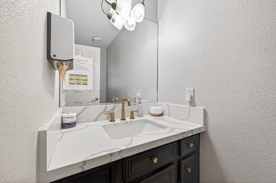 More Photos Of 8911 West Ln, Magnolia Office For Sale