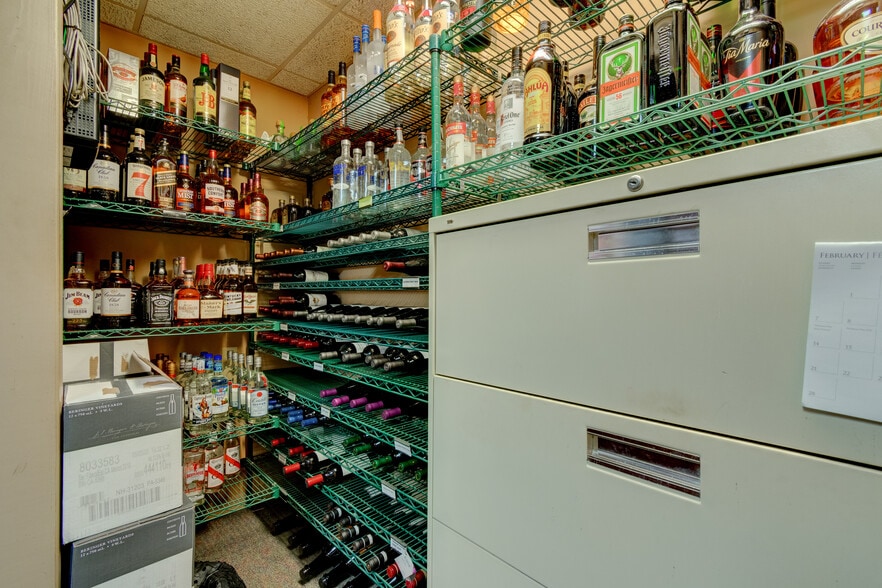 More Photos Of 1702 Park Hill Dr, Gainesville Restaurant For Sale