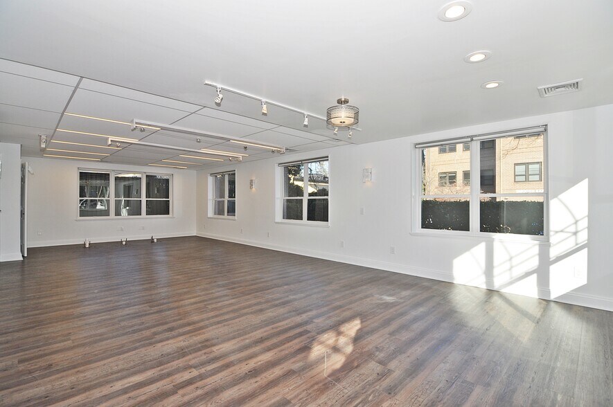 More Photos Of 6706-6716 Whittier Ave, McLean Medical For Sale