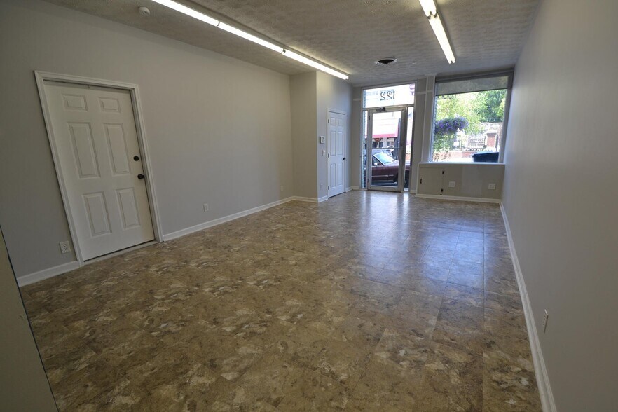 More Photos Of 122 S Main St, Harrodsburg Storefront For Sale