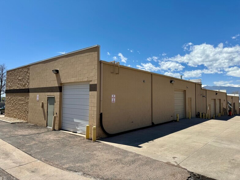More Photos Of 1020 Ford St, Colorado Springs Showroom For Lease