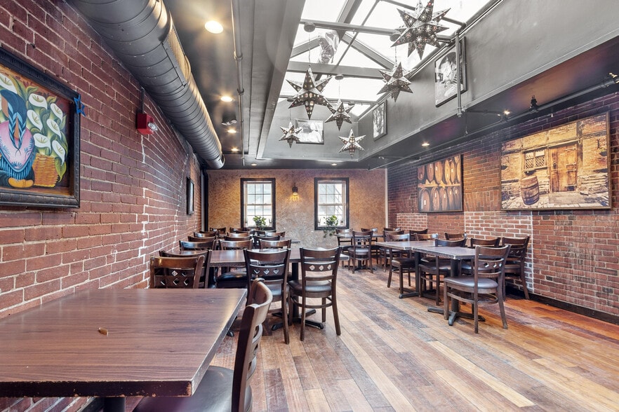 More Photos Of 172 Hanover St, Portsmouth Restaurant For Sale