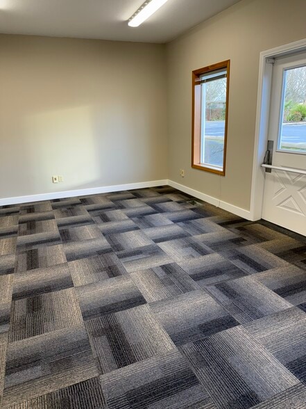 More Photos Of 105 W Main St, Battle Ground Loft Creative Space For Sale