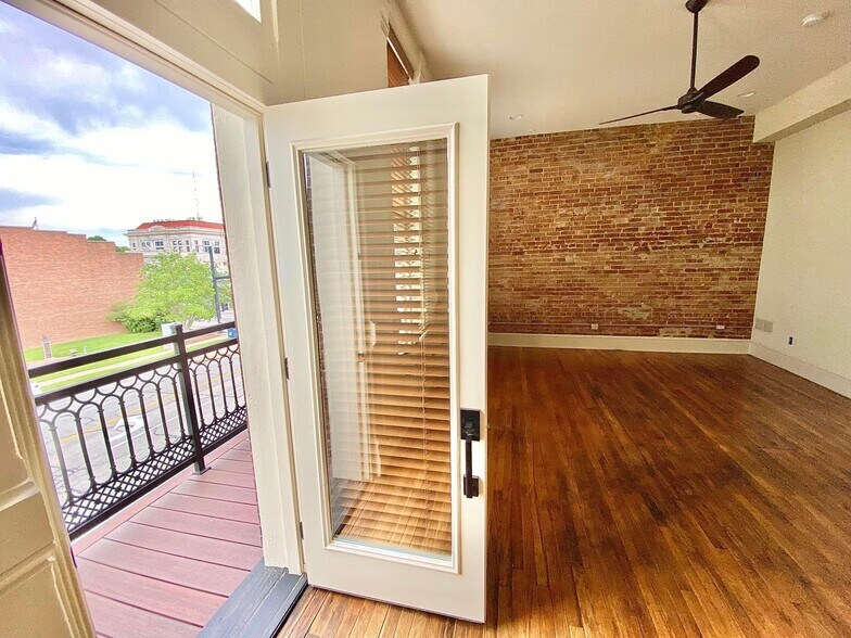 More Photos Of 426 E Morgan St, Boonville Storefront Retail Office For Lease