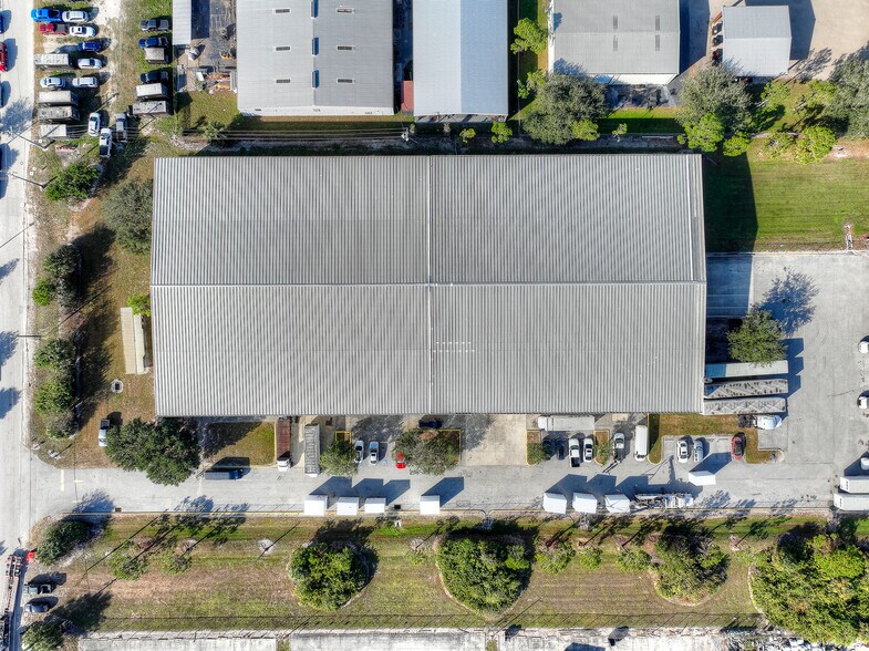 More Photos Of 2890 Cargo St, Fort Myers Industrial For Lease