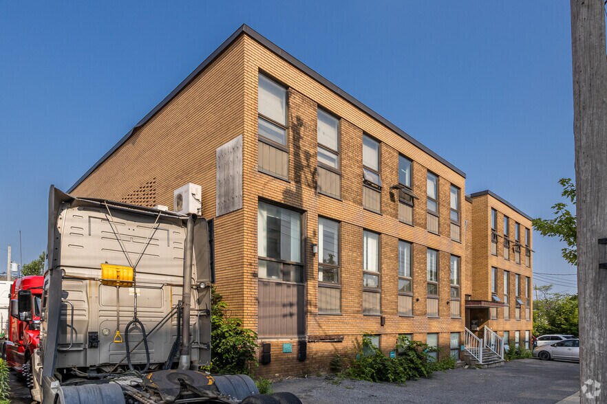 More Photos Of 8270 Av Mountain Sights, Montréal Office For Sale