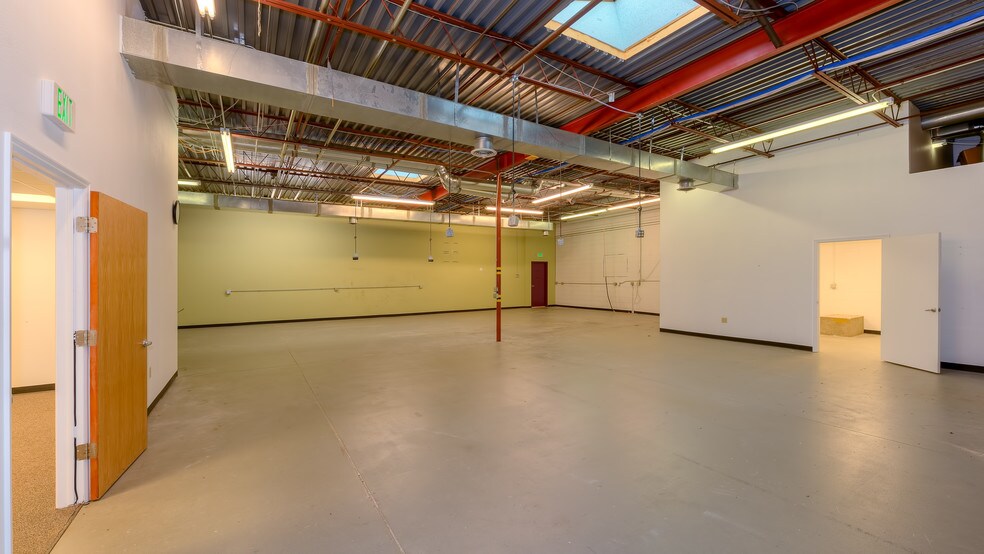 More Photos Of 530 Compton St, Broomfield Flex For Lease