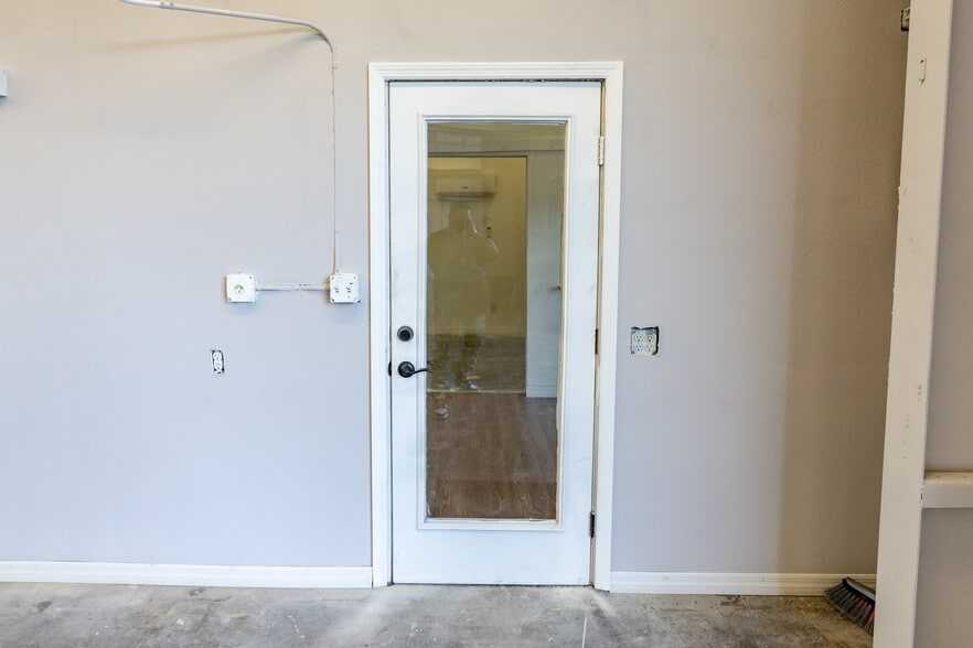 More Photos Of 14041 N Florida Ave, Tampa Auto Dealership For Sale