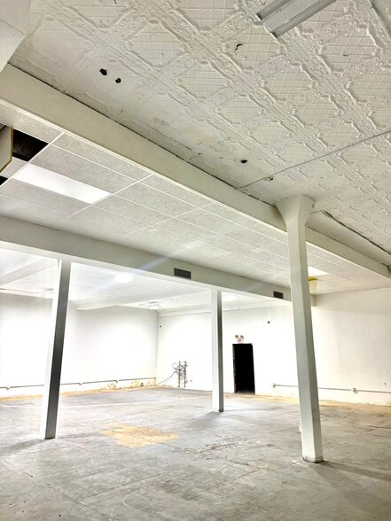 More Photos Of 14-20 N Main St, Shenandoah Office For Sale