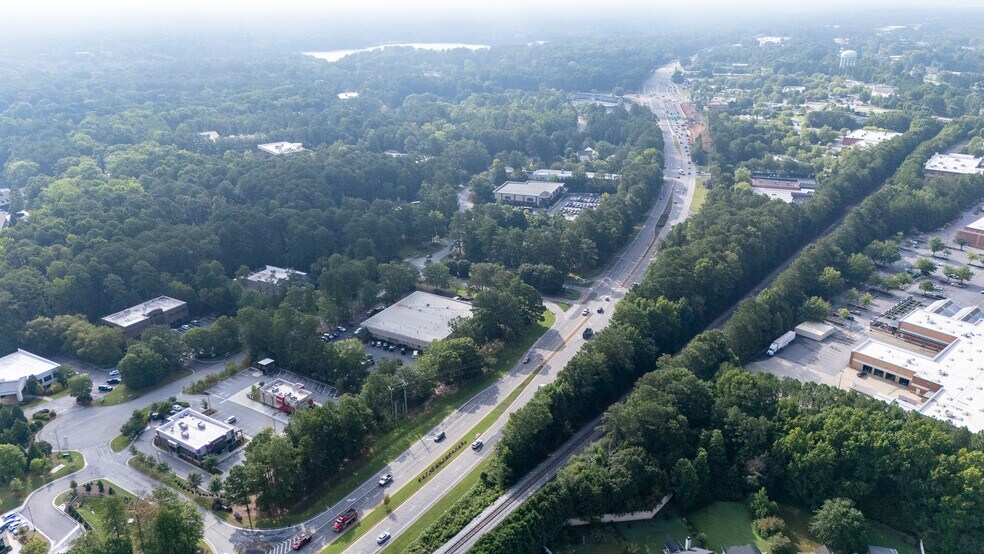 More Photos Of 2021 Commerce Dr N, Peachtree City General Retail For Sale