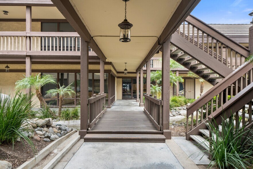 More Photos Of 1651 E 4th St, Santa Ana Office For Lease