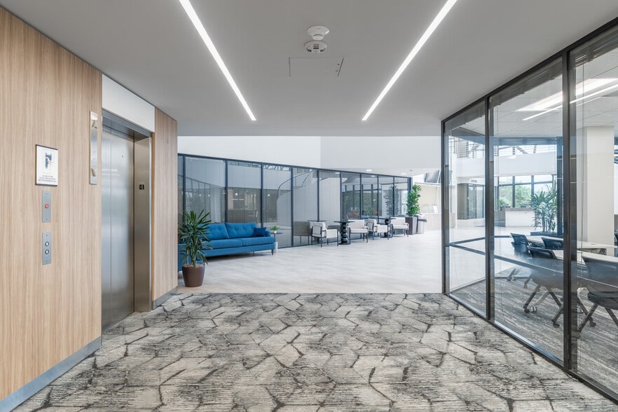 More Photos Of 6600 Lyndon B Johnson Fwy, Dallas Office For Lease