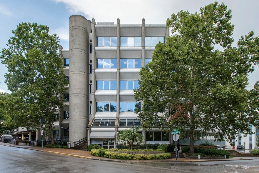 More Photos Of 3212 West End Ave, Nashville Office For Lease