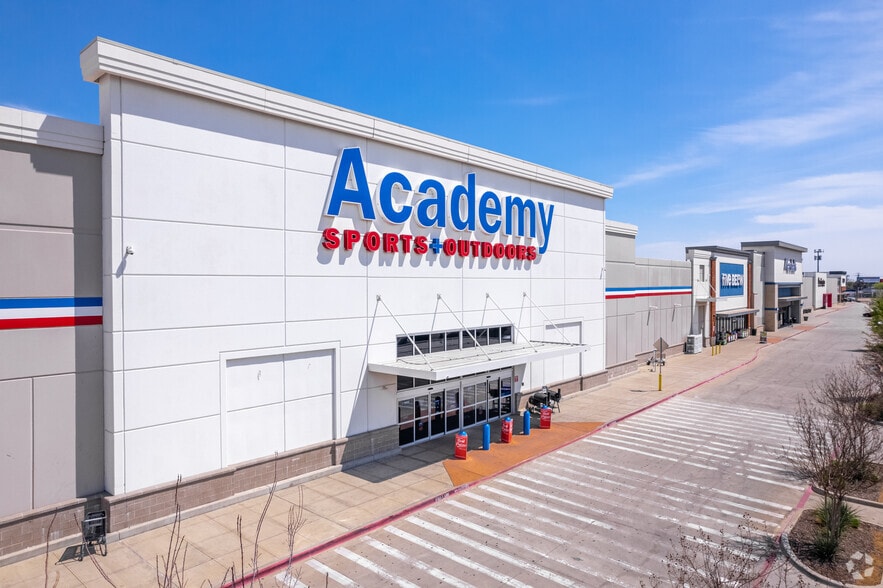 More Photos Of E Northwest Hwy & Abrams Rd, Dallas Unknown For Lease